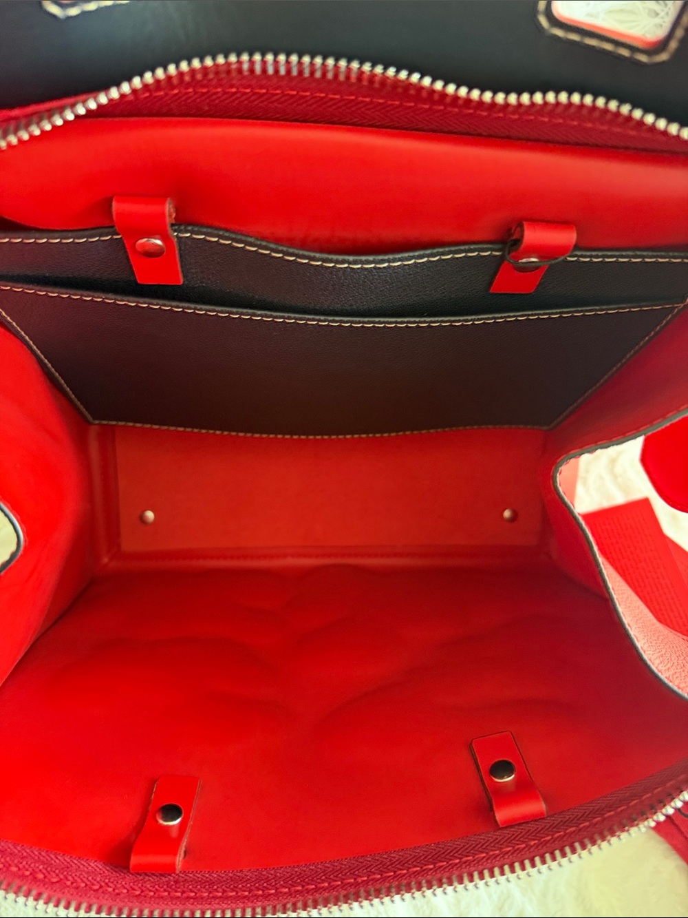 Limited Edition Carolina Herrera Red Leather Patch Appliqué Top Handle Tote Bag - Picture 7 of 9